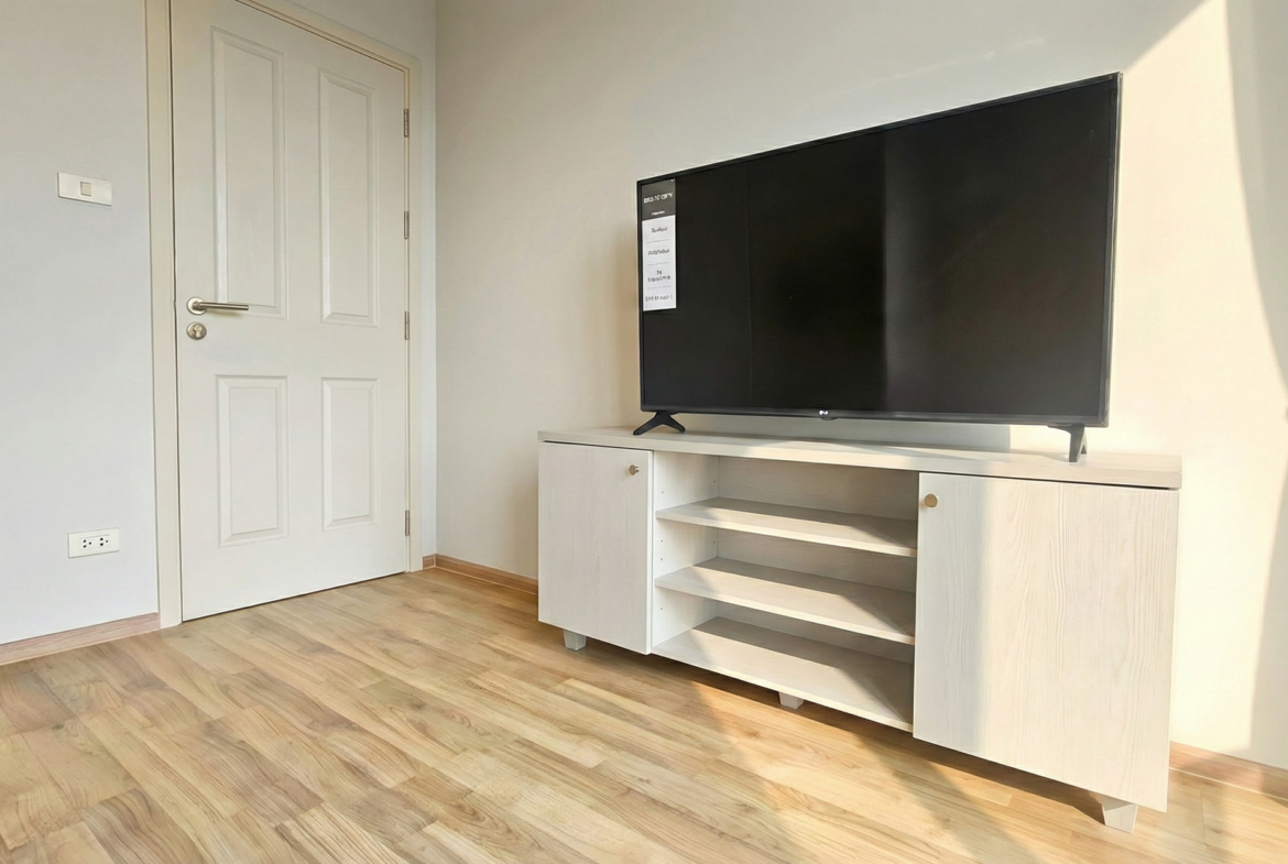 ทีวีพร้อมชุดวางทีวี ห้องนอนห้องที่ 2 ห้องมุม 2 ห้องนอน ชั้น 5 เฟอร์นิเจอร์ เครื่องใช้ไฟฟ้าครบ