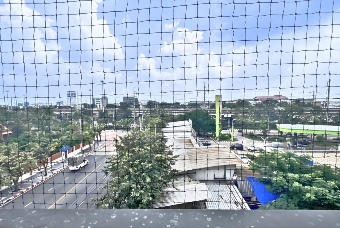 วิวระเบียง Master bedroom ห้องมุม 2 ห้องนอน ชั้น 5 เฟอร์นิเจอร์ เครื่องใช้ไฟฟ้าครบ